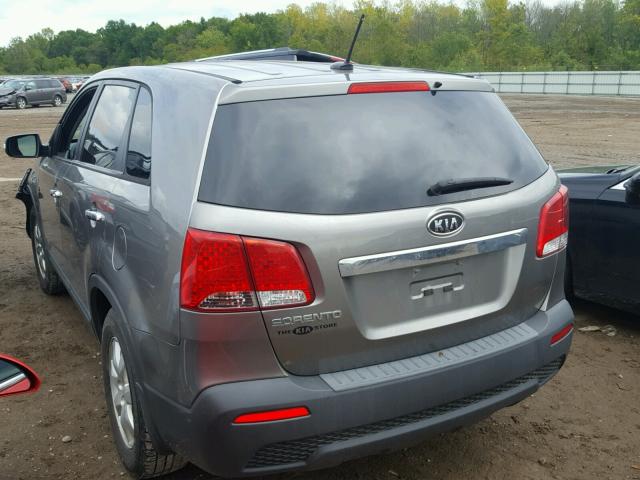 5XYKT3A17CG218864 - 2012 KIA SORENTO BA GRAY photo 3