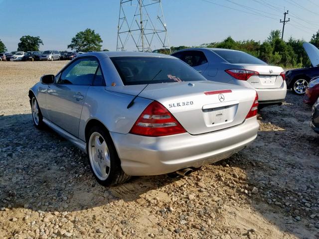 WDBKK65F91F190381 - 2001 MERCEDES-BENZ SLK 320 SILVER photo 3