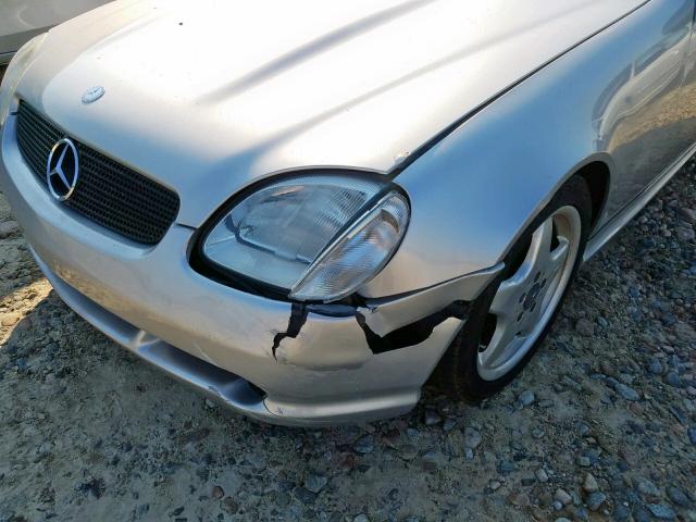 WDBKK65F91F190381 - 2001 MERCEDES-BENZ SLK 320 SILVER photo 9