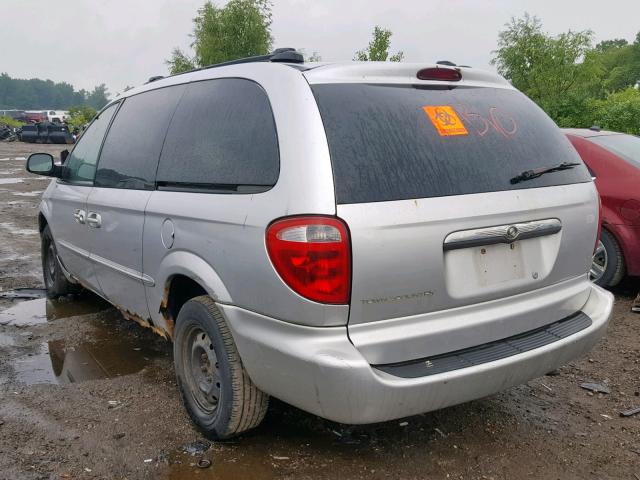 2C4GP74L62R670393 - 2002 CHRYSLER TOWN & COU SILVER photo 3