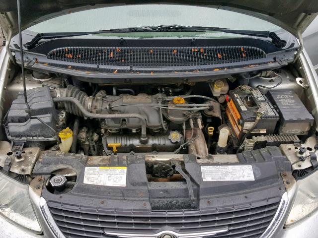 2C4GP74L62R670393 - 2002 CHRYSLER TOWN & COU SILVER photo 7