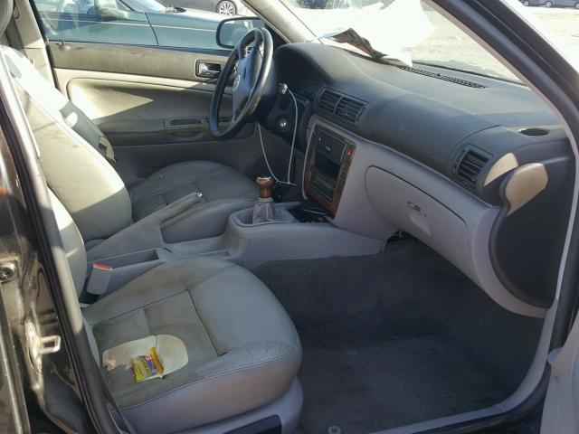 WVWPD23B6YP217244 - 2000 VOLKSWAGEN PASSAT GLX 黑色 照片 5