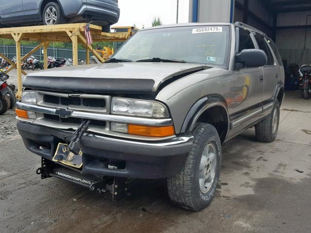 1GNDT13W6Y2304195 - 2000 CHEVROLET BLAZER TAN photo 2