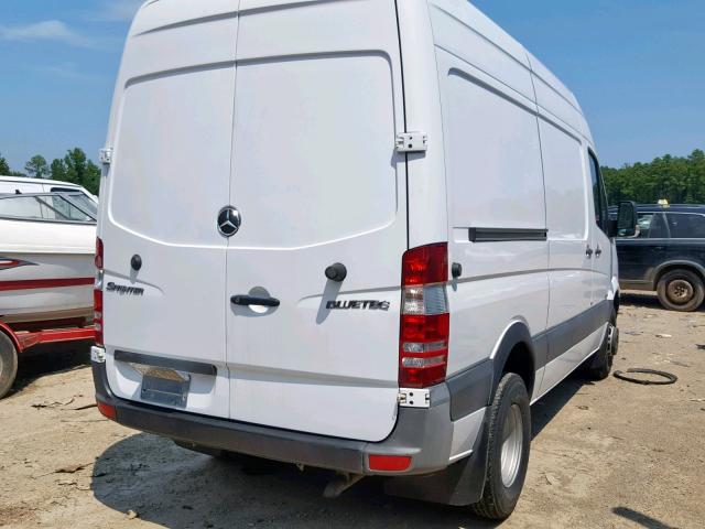 WD3PF3CC9B5564640 - 2011 MERCEDES-BENZ SPRINTER 3 WHITE photo 4