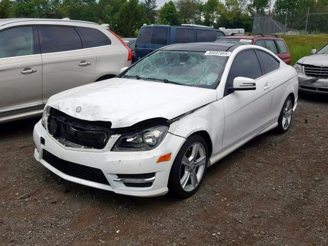 WDDGJ4HB8DG002252 - 2013 MERCEDES-BENZ C 250 WHITE photo 2