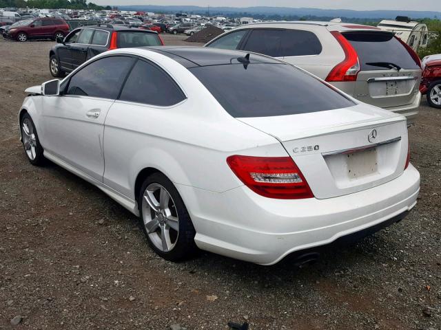 WDDGJ4HB8DG002252 - 2013 MERCEDES-BENZ C 250 WHITE photo 3