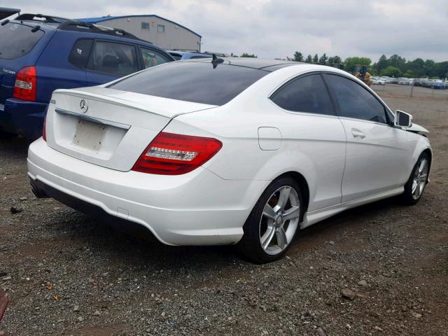 WDDGJ4HB8DG002252 - 2013 MERCEDES-BENZ C 250 WHITE photo 4