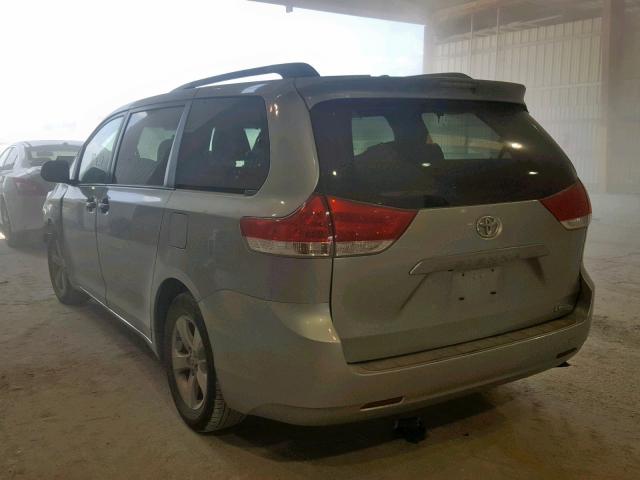 5TDKK3DC6ES414929 - 2014 TOYOTA SIENNA LE SILVER photo 3