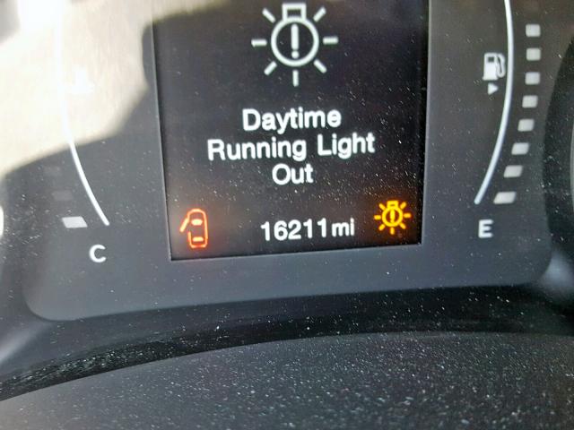 ZACCJBAB2HPG60892 - 2017 JEEP RENEGADE S 黑色 照片 8