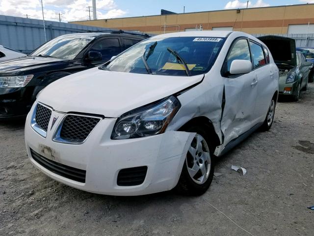 5Y2SP67889Z453696 - 2009 PONTIAC VIBE WHITE photo 2