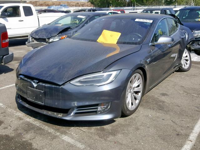 5YJSA1E16HF226408 - 2017 TESLA MODEL S فحمي صورة 2