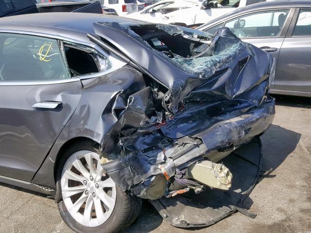 5YJSA1E16HF226408 - 2017 TESLA MODEL S فحمي صورة 9