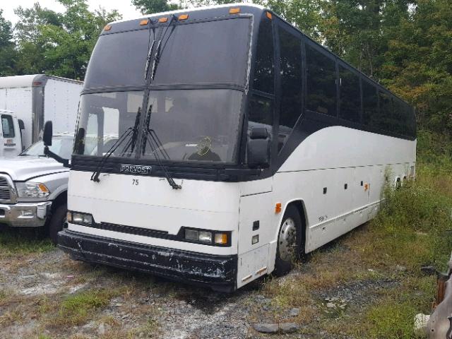 2PCH33496V1011858 - 1997 PREVOST BUS WHITE photo 2