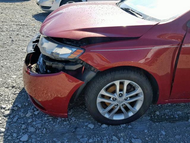 KNAFU5A22B5404898 - 2011 KIA FORTE EX MAROON photo 9