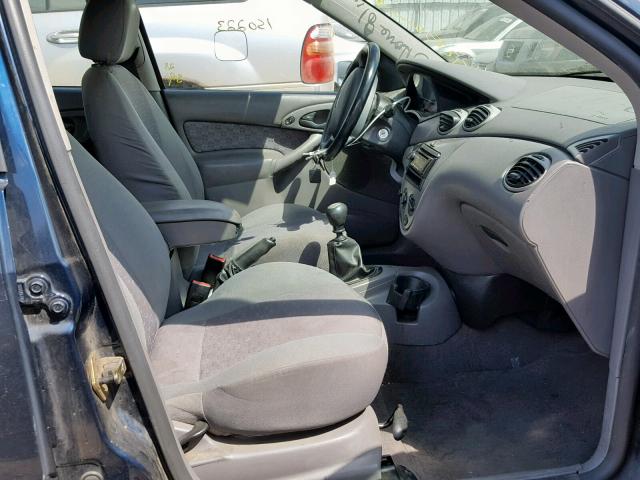 3FAFP37363R163320 - 2003 FORD FOCUS ZX5 BLUE photo 5