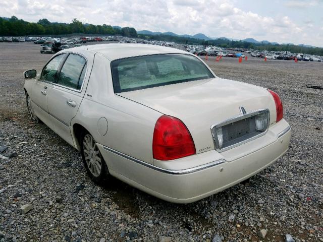 1LNHM82W43Y692725 - 2003 LINCOLN TOWN CAR S WHITE photo 3