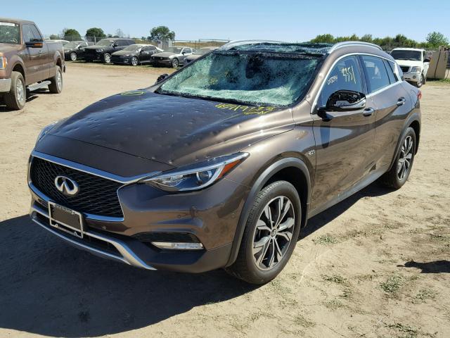 SJKCH5CR3JA055094 - 2018 INFINITI QX30 BASE BROWN photo 2