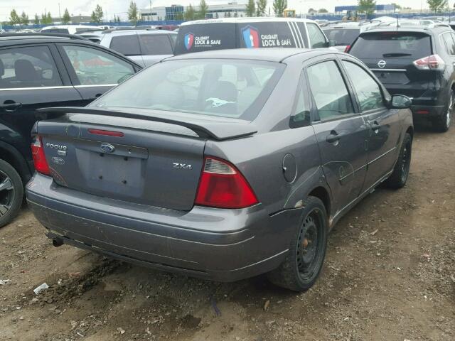 1FAFP34NX5W180904 - 2005 FORD FOCUS ZX4 GRAY photo 4