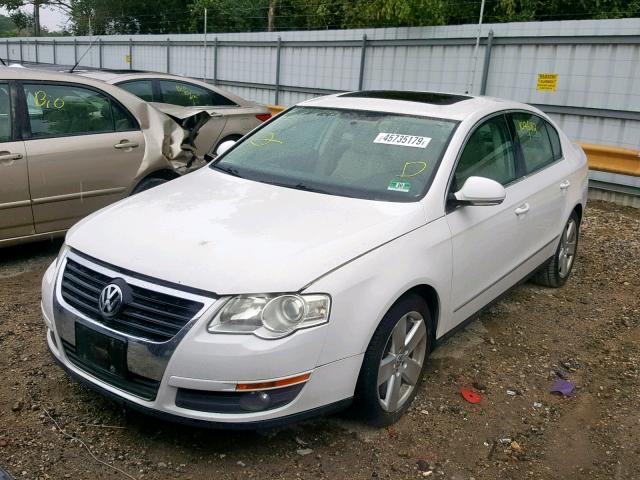 WVWJK73C59P053021 - 2009 VOLKSWAGEN PASSAT TUR WHITE photo 2