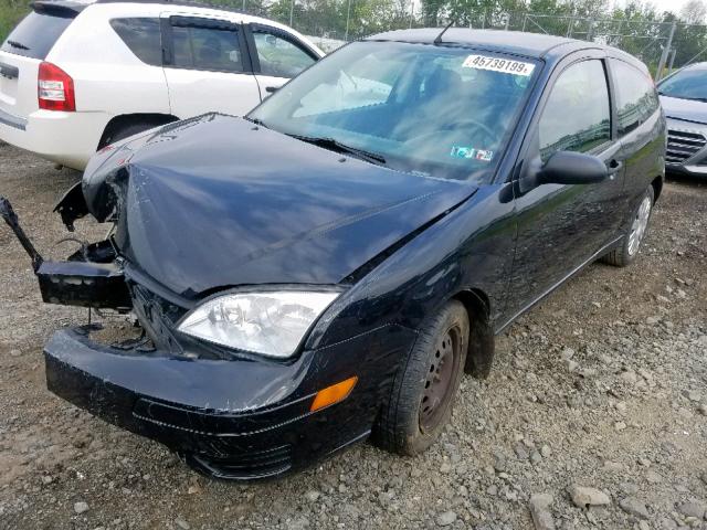 3FAFP31N65R156445 - 2005 FORD FOCUS ZX3 BLACK photo 2