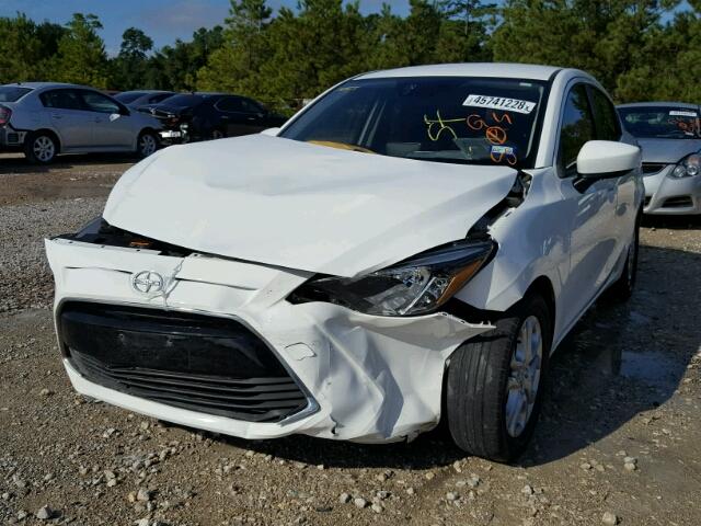 3MYDLBZV2GY119074 - 2016 TOYOTA SCION IA WHITE photo 2