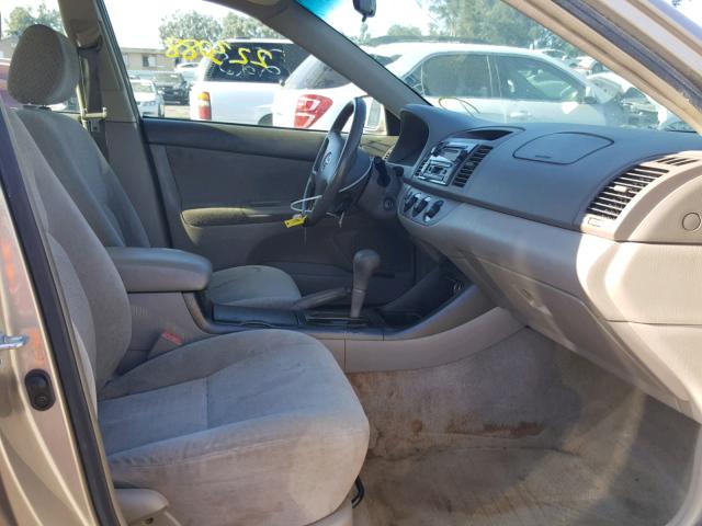 JTDBE32K430159392 - 2003 TOYOTA CAMRY LE GOLD photo 5