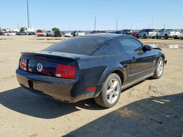 1ZVHT80N585102717 - 2008 FORD MUSTANG BLACK photo 4