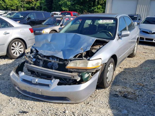 1HGCG5543WA213921 - 1998 HONDA ACCORD LX SILVER photo 2