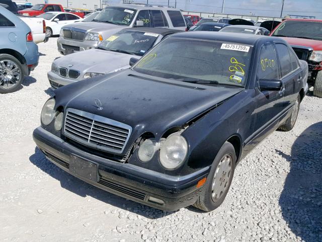 WDBJF65F3WA611953 - 1998 MERCEDES-BENZ E 320 BLACK photo 2