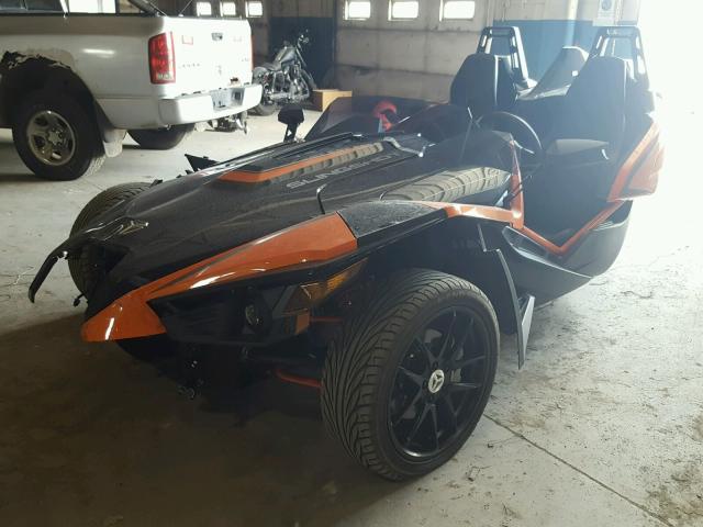 57XAARFAXH8121015 - 2017 POLARIS SLINGSHOT TWO TONE photo 2