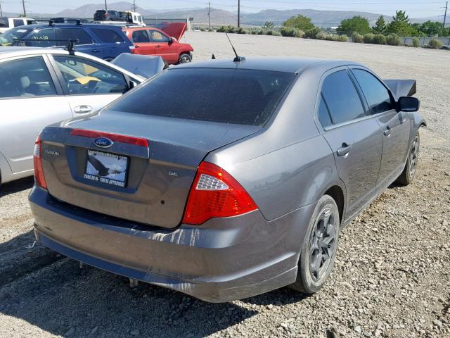 3FAHP0HA8AR175888 - 2010 FORD FUSION SE GRAY photo 4