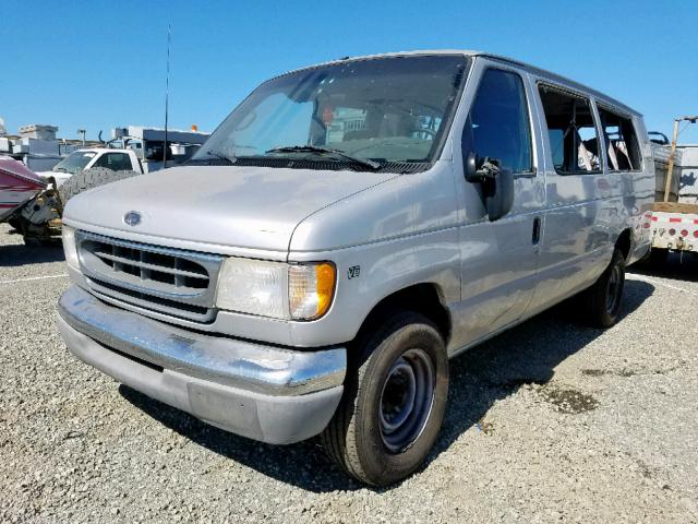 1FBSS31L01HB16058 - 2001 FORD ECONOLINE WHITE photo 2