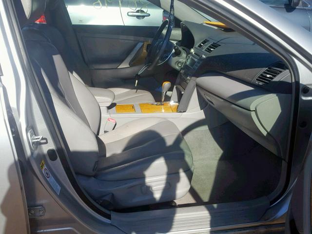 JTNBK46K273012173 - 2007 TOYOTA CAMRY NEW SILVER photo 5