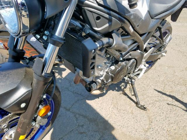 JS1VP55A0H2100917 - 2017 SUZUKI SFV650 WHITE photo 9