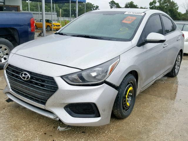 3KPC24A38JE024336 - 2018 HYUNDAI ACCENT SE SILVER photo 2