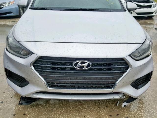 3KPC24A38JE024336 - 2018 HYUNDAI ACCENT SE SILVER photo 9