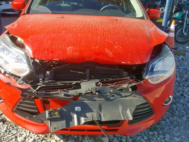 1FAHP3K25CL298844 - 2012 FORD FOCUS SE RED photo 9
