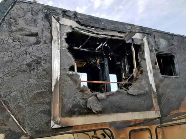 4YDF37527JA742862 - 2018 KEYSTONE MONTANA WHITE photo 9