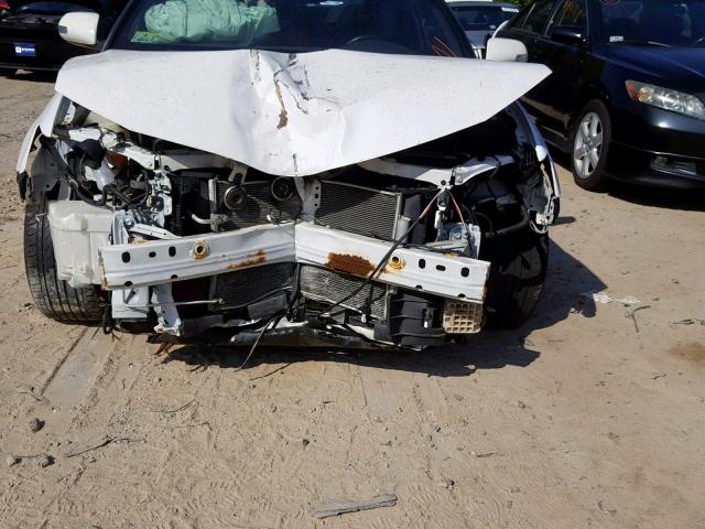 JTKJF5C79B3019343 - 2011 TOYOTA SCION TC თეთრი ფოტო 9