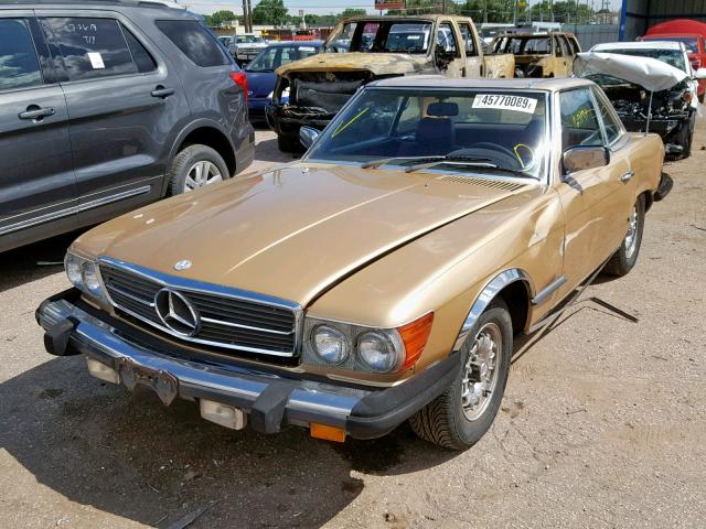 WDBBA45A8BB006049 - 1981 MERCEDES-BENZ 380 SL GOLD photo 2