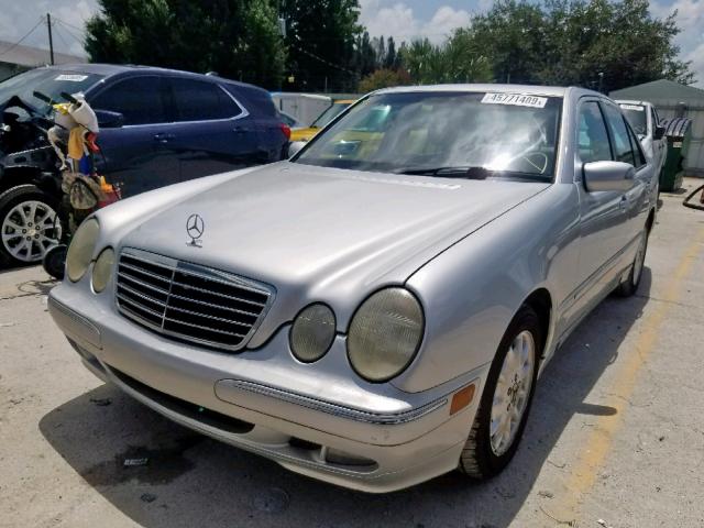 WDBJF65J7YB155280 - 2000 MERCEDES-BENZ E 320 SILVER photo 2