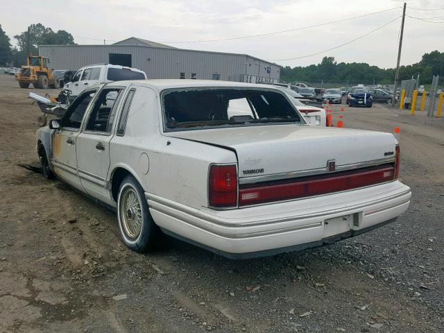 1LNLM83W6PY633528 - 1993 LINCOLN TOWN CAR C WHITE photo 3