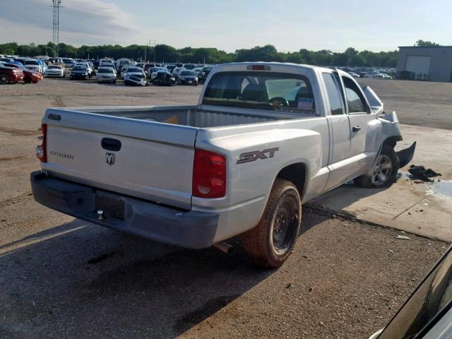 1D7HE32K18S509217 - 2008 DODGE DAKOTA SXT SILVER photo 4