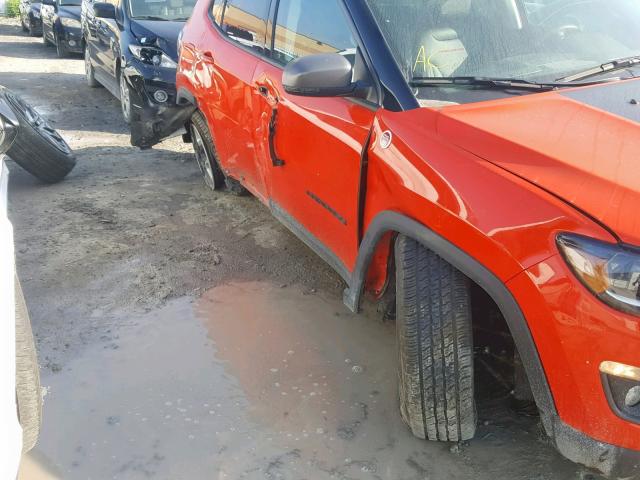 3C4NJDDB7JT230385 - 2018 JEEP COMPASS TR ORANGE photo 9