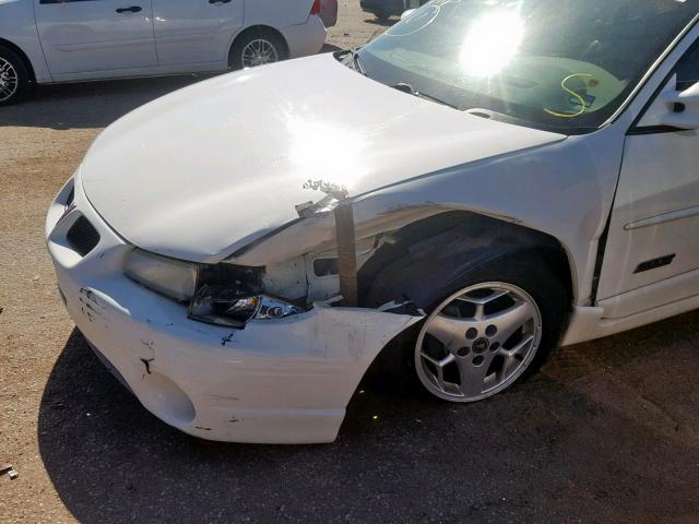 1G2WR12102F202398 - 2002 PONTIAC GRAND PRIX WHITE photo 9