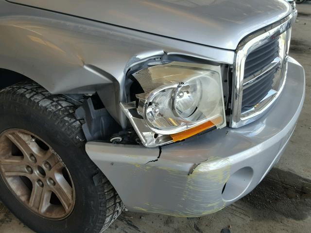 1D4HD48D84F160929 - 2004 DODGE DURANGO SL SILVER photo 9