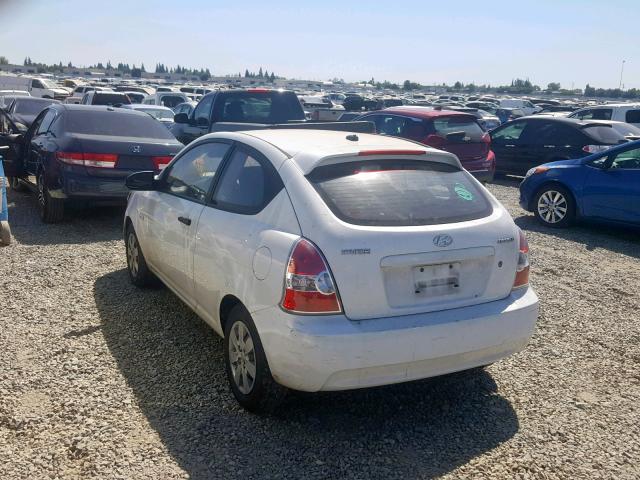 KMHCM36C28U080793 - 2008 HYUNDAI ACCENT GS WHITE photo 3