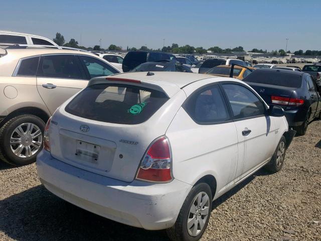 KMHCM36C28U080793 - 2008 HYUNDAI ACCENT GS WHITE photo 4