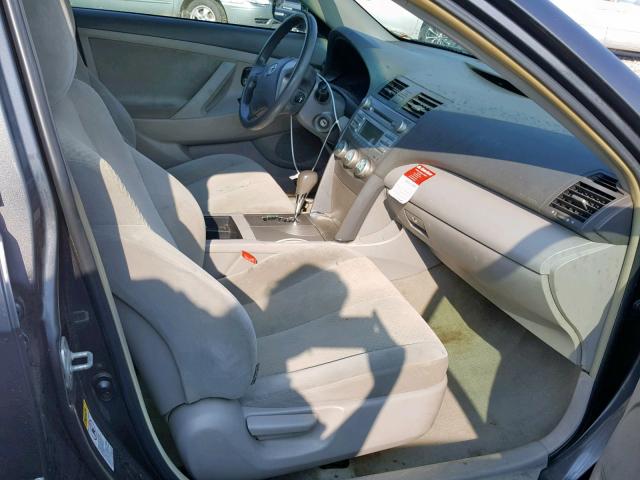 4T4BE46K89R132800 - 2009 TOYOTA CAMRY BASE GRAY photo 5