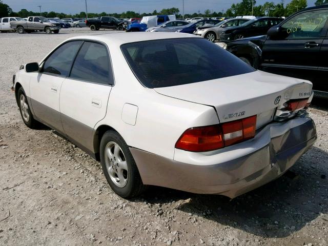 JT8BF28G0X0172221 - 1999 LEXUS ES 300 WHITE photo 3